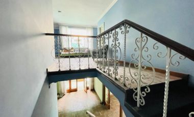 Venta de buena casa como terreno en san Isidro