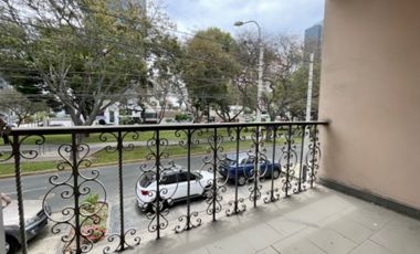 Venta de buena casa como terreno en san Isidro
