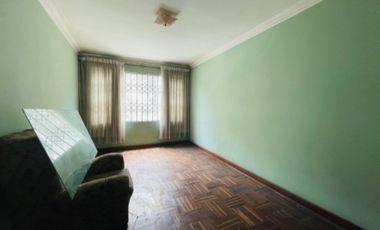 Venta de buena casa como terreno en san Isidro