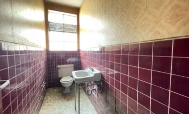 Venta de buena casa como terreno en san Isidro