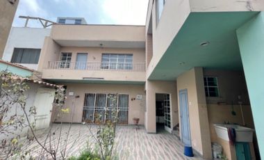 Venta de buena casa como terreno en san Isidro