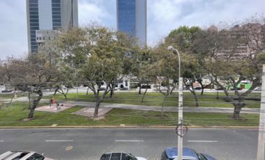 Venta de buena casa como terreno en san Isidro