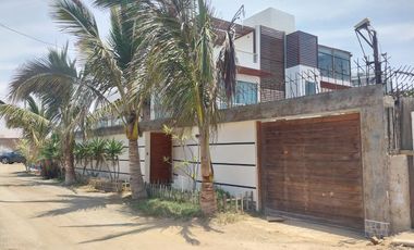 VENTA CASA DE PLAYA PUNTA NEGRA 3 PISOS 450M2 290MIL