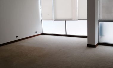 Espectacular departamento de amplios ambientes y de finos acabados.