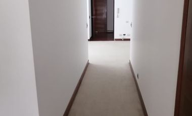 Espectacular departamento de amplios ambientes y de finos acabados.