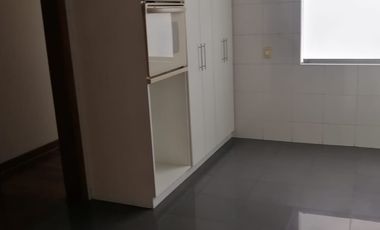 Espectacular departamento de amplios ambientes y de finos acabados.