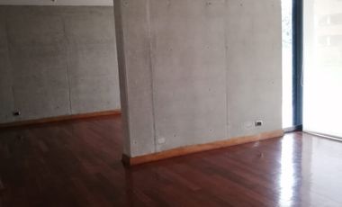 Espectacular departamento de amplios ambientes y de finos acabados.