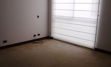 Espectacular departamento de amplios ambientes y de finos acabados.