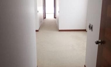 Espectacular departamento de amplios ambientes y de finos acabados.