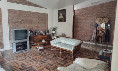 VENTA CASA SANTA EULALIA CONDOMINIO CERCA PLAZA PRINCIPAL 860 M2 185 MIL DOLARES