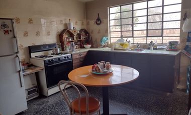 VENTA CASA SANTA EULALIA CONDOMINIO CERCA PLAZA PRINCIPAL 860 M2 185 MIL DOLARES