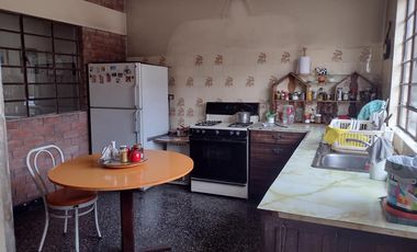 VENTA CASA SANTA EULALIA CONDOMINIO CERCA PLAZA PRINCIPAL 860 M2 185 MIL DOLARES