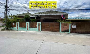 Selling 16 rental rooms and a single house on an area of 262 square meters, near Robinson Department Store. Lifestyle and Asian Industrial Estate 4 Km Ban Chang Rayong