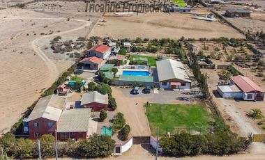 Centro de eventos 5.000 m2, a 25 minutos de La Serena. $340 millones