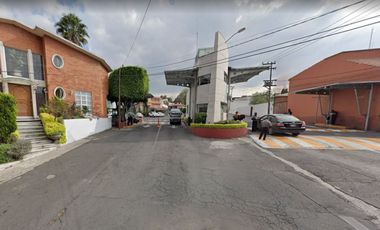 HERMOSA CASA EN   CLUB DE GOLF, TLALPAN CDMX. CONCEPTO RESIDENCIAL EXCELENTE PLUSVALIA PARA HABITAR O INVERSION.