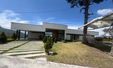 Mira - Carchi - De Venta Hermosa Finca Aguacatera con Casa Moderna de 500m2