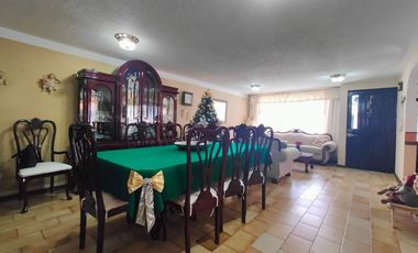 Casa en venta en Metepec en Xinantecatl en esquina a lado del parque