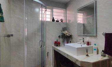 Casa en venta en Metepec en Xinantecatl en esquina a lado del parque