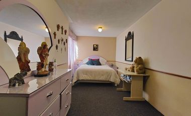 Casa en venta en Metepec en Xinantecatl en esquina a lado del parque