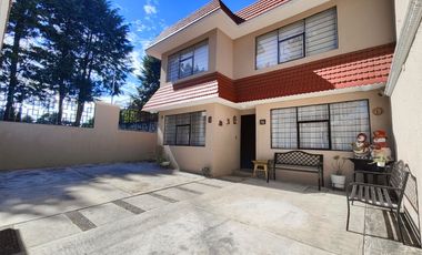 Casa en venta en Metepec en Xinantecatl en esquina a lado del parque