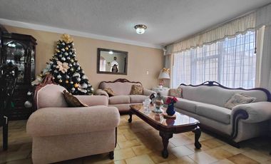 Casa en venta en Metepec en Xinantecatl en esquina a lado del parque