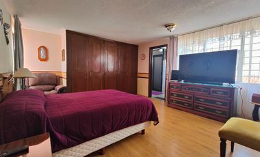 Casa en venta en Metepec en Xinantecatl en esquina a lado del parque