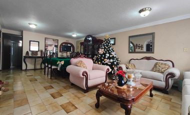 Casa en venta en Metepec en Xinantecatl en esquina a lado del parque