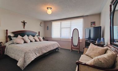 Casa en venta en Metepec en Xinantecatl en esquina a lado del parque