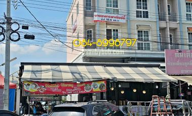 Commercial building for sale, 3.5 floors, Metro Biz Town Chaengwattana 1, Thai Chamber of Commerce Road, Chaiyaphruek, corner room, excellence location, next to 7-11, Area size 55.6 sq.wah, extended roof in front of the building, new condition, selling price 14.9 Mbaht.