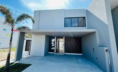 Casa en venta en Veracruz con 4 recamaras, Fracc. Lomas del Dorado en Boca Del Río, Veracruz.