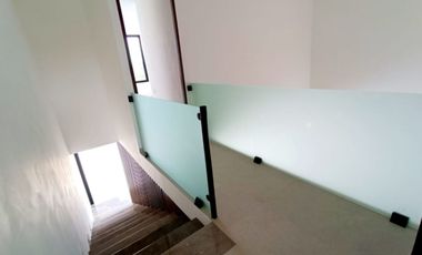 Residencia con jardín, alberca, cochera para 2 autos, en venta, Xcanatun, Merida, Yucatan.