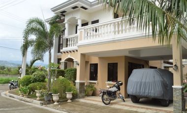 House for rent with garden fully furnished in a safe and peaceful community in Fonte Di Versailles Subdivision, Minglanilla