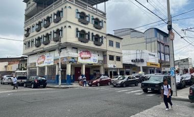Se alquila edificio esquinero, Ayacucho y la 10ma