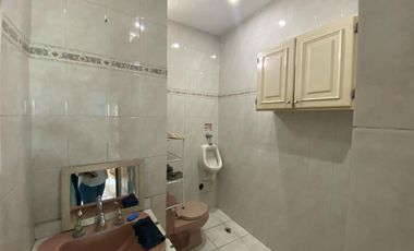 Se alquila edificio esquinero, Ayacucho y la 10ma