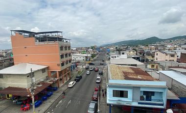 Se alquila edificio esquinero, Ayacucho y la 10ma