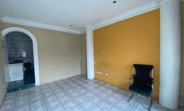 Se alquila edificio esquinero, Ayacucho y la 10ma