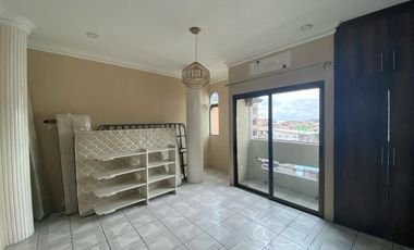 Se alquila edificio esquinero, Ayacucho y la 10ma