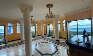 Se alquila edificio esquinero, Ayacucho y la 10ma