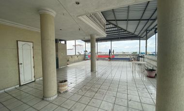 Se alquila edificio esquinero, Ayacucho y la 10ma