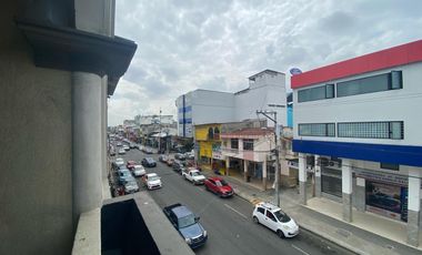 Se alquila edificio esquinero, Ayacucho y la 10ma