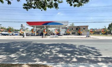 GAS STATION AND LOT FOR SALE.