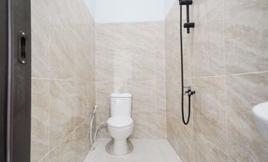 Rumah 3 Kamar SHM 6 Menit ke RS Taman Harapan Baru Hadap Timur J-38437