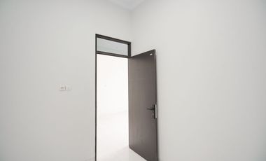 Rumah 3 Kamar SHM 6 Menit ke RS Taman Harapan Baru Hadap Timur J-38437