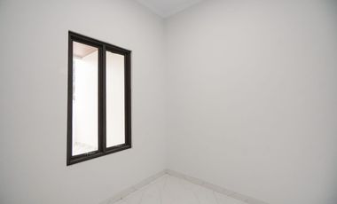 Rumah 3 Kamar SHM 6 Menit ke RS Taman Harapan Baru Hadap Timur J-38437
