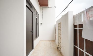 Rumah 3 Kamar SHM 6 Menit ke RS Taman Harapan Baru Hadap Timur J-38437