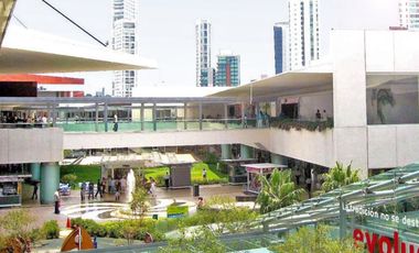 Puerta de Hierro: Hermosa Residencia en Coto Privado Zona Andares