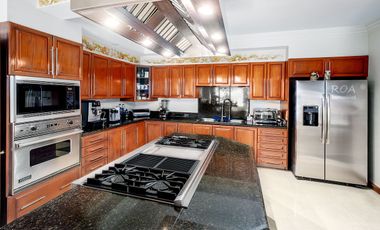 Puerta de Hierro: Hermosa Residencia en Coto Privado Zona Andares