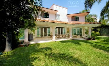 Puerta de Hierro: Hermosa Residencia en Coto Privado Zona Andares