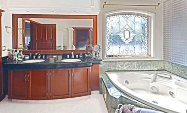 Puerta de Hierro: Hermosa Residencia en Coto Privado Zona Andares