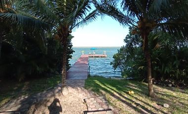 CASA EN VENTA CON MUELLE BACALAR QUNTANA ROO